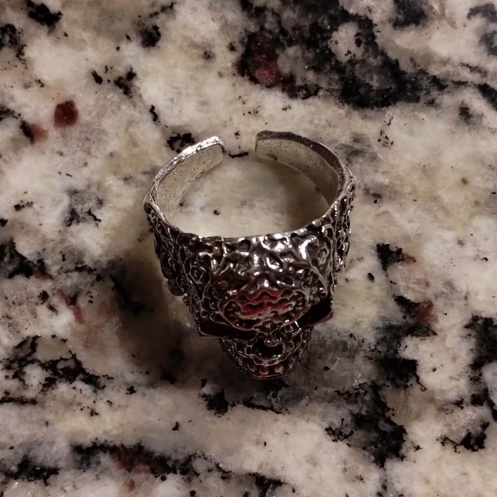 Skull ring - Picture 2 of 3